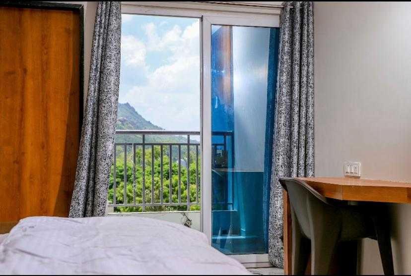 Super Townhouse Ambaji Formerly Hotel Kardhar Inn Buitenkant foto