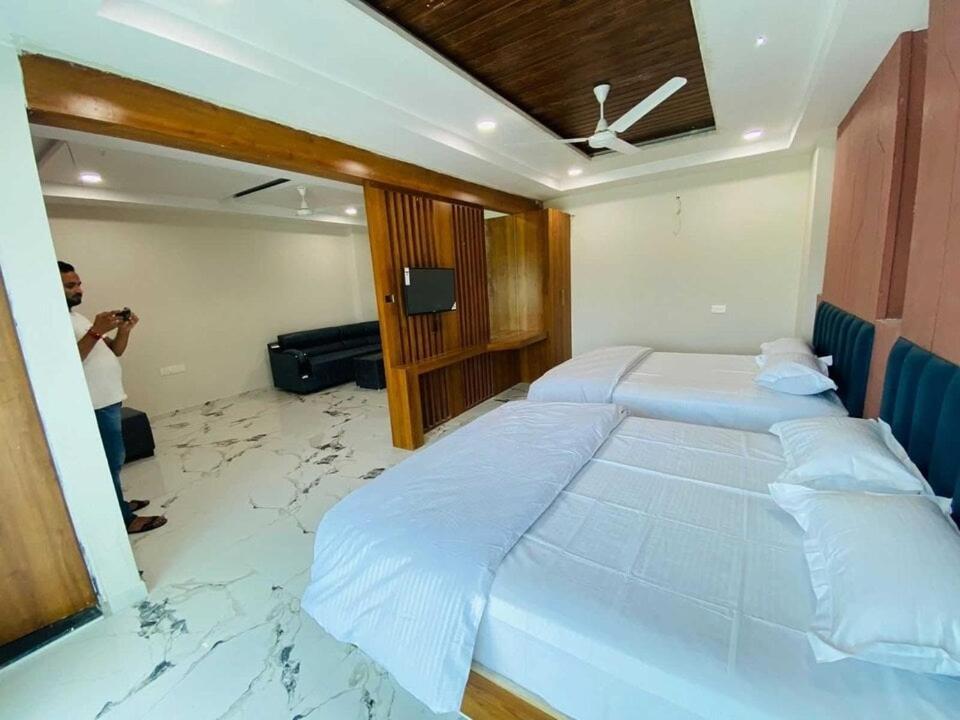 Super Townhouse Ambaji Formerly Hotel Kardhar Inn Buitenkant foto