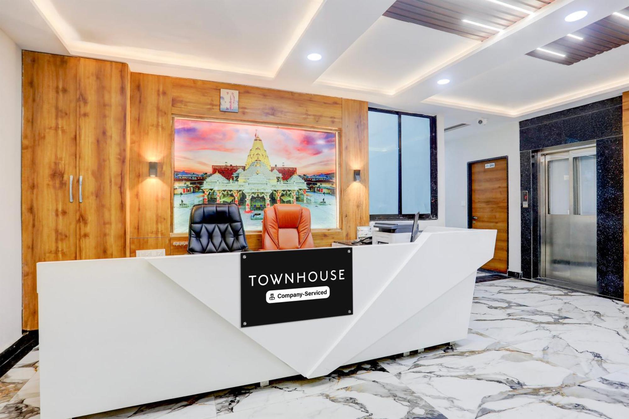 Super Townhouse Ambaji Formerly Hotel Kardhar Inn Buitenkant foto