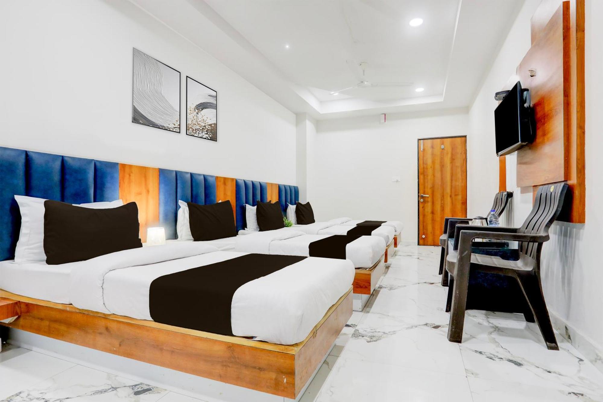 Super Townhouse Ambaji Formerly Hotel Kardhar Inn Buitenkant foto