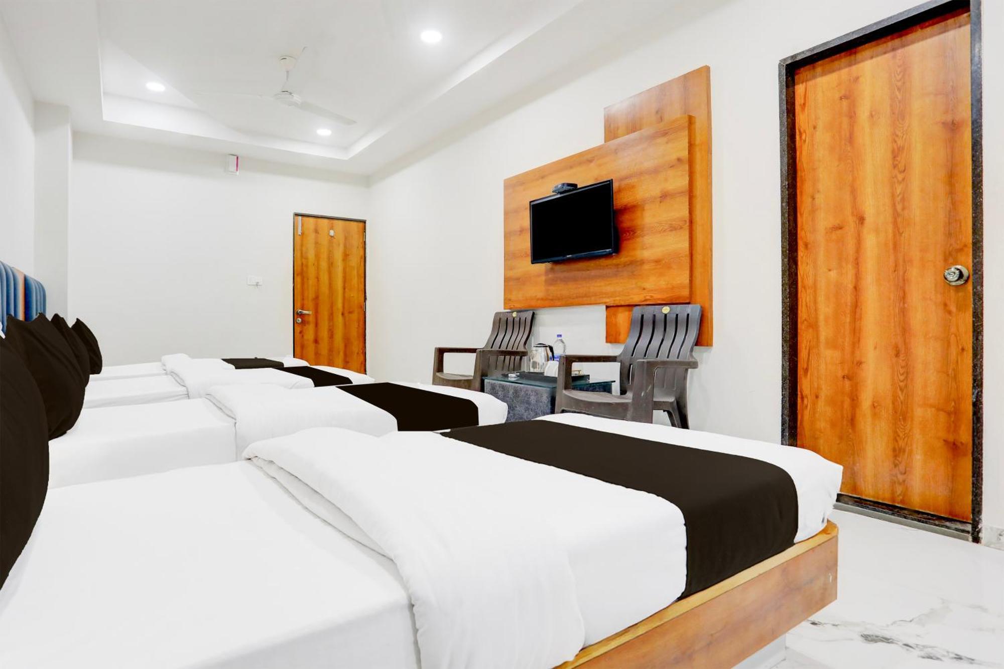 Super Townhouse Ambaji Formerly Hotel Kardhar Inn Buitenkant foto