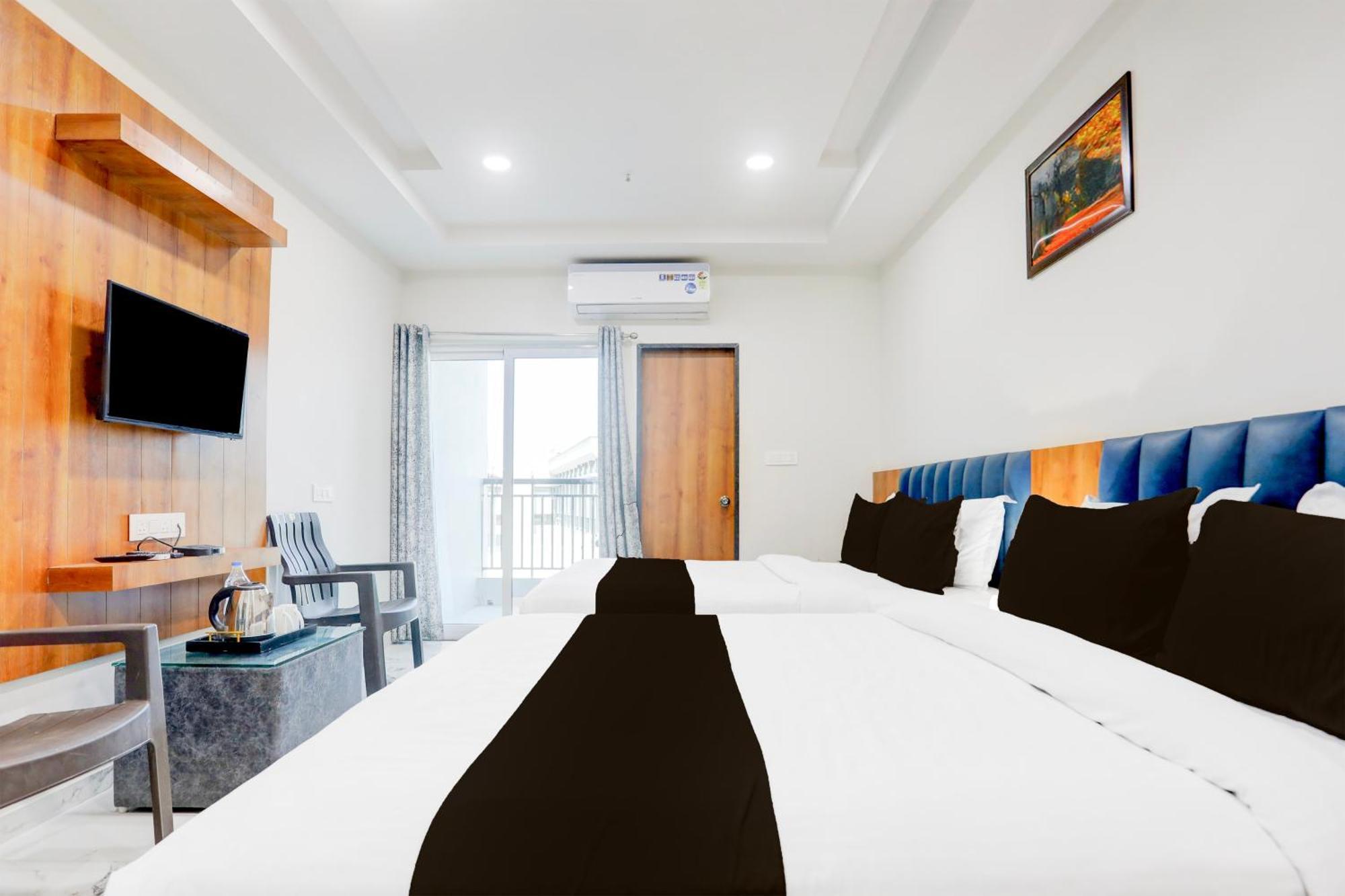Super Townhouse Ambaji Formerly Hotel Kardhar Inn Buitenkant foto