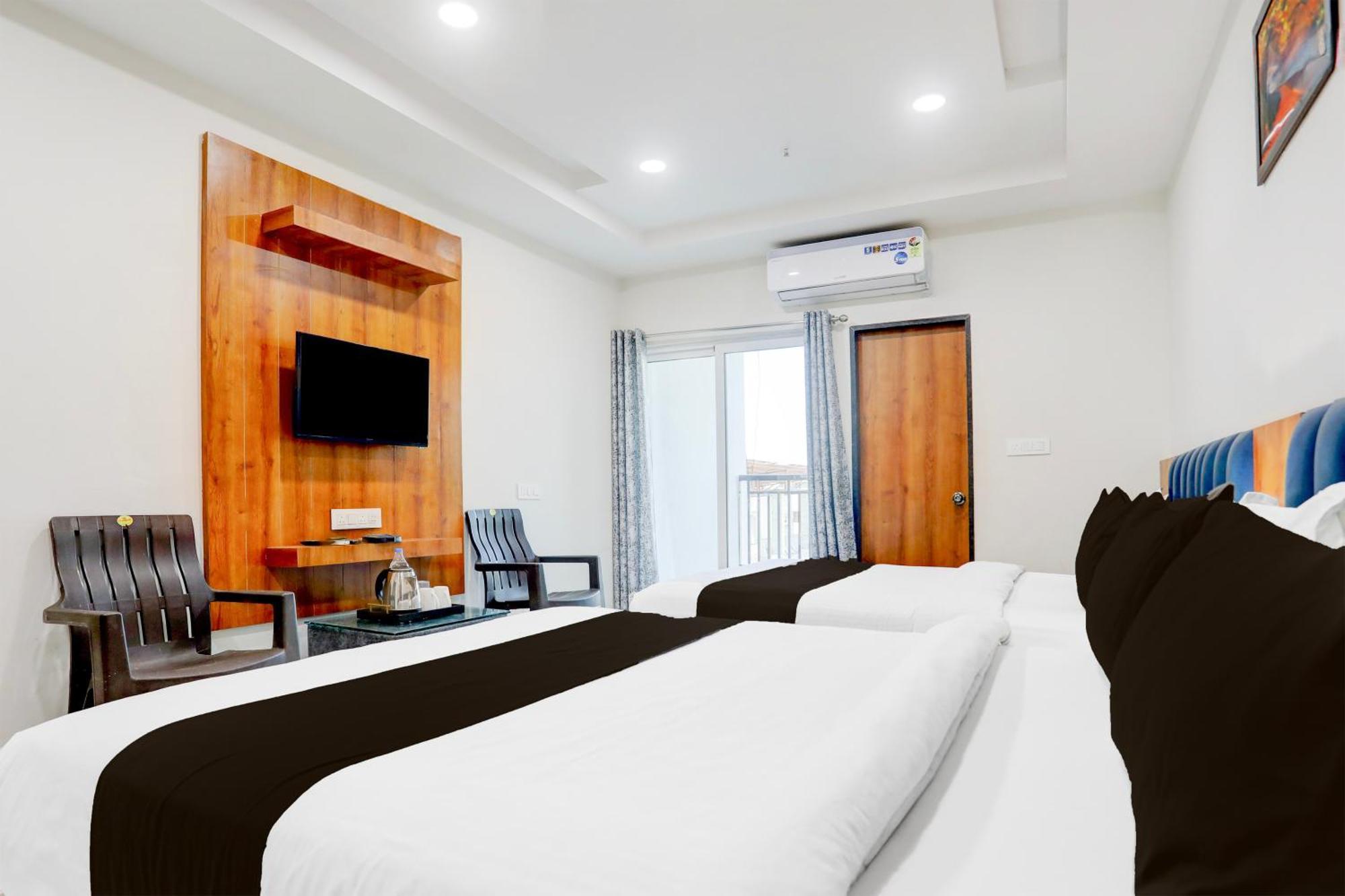 Super Townhouse Ambaji Formerly Hotel Kardhar Inn Buitenkant foto