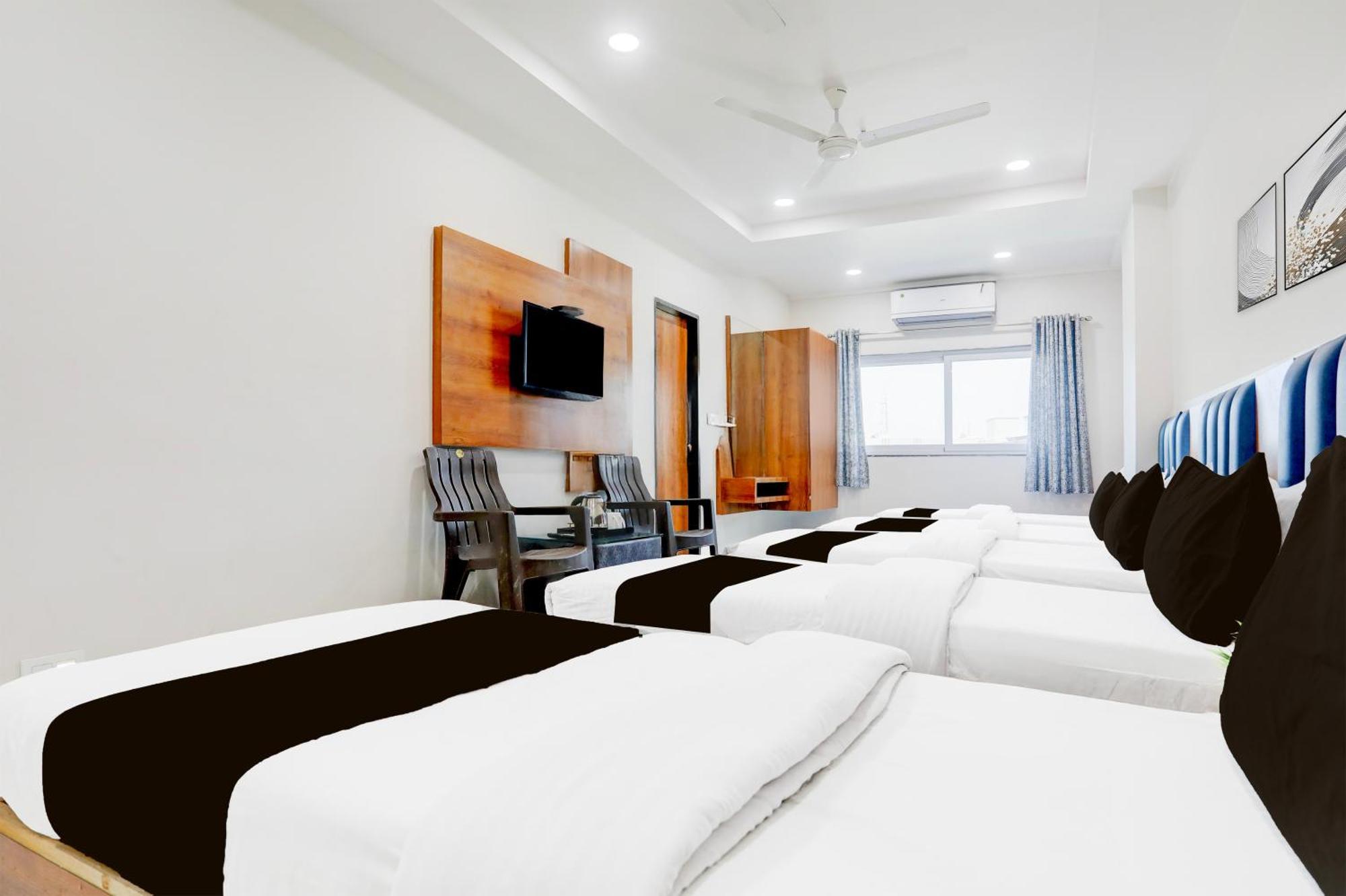 Super Townhouse Ambaji Formerly Hotel Kardhar Inn Buitenkant foto
