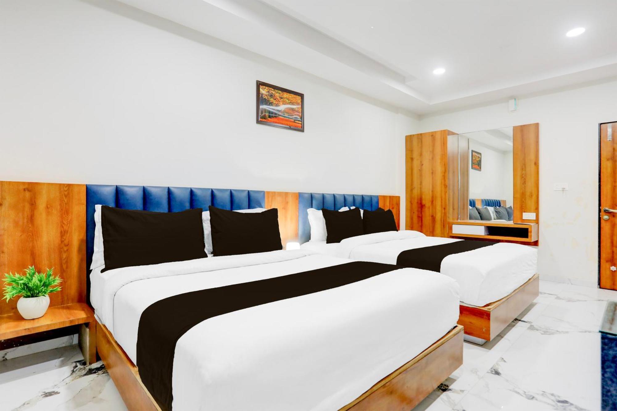 Super Townhouse Ambaji Formerly Hotel Kardhar Inn Buitenkant foto
